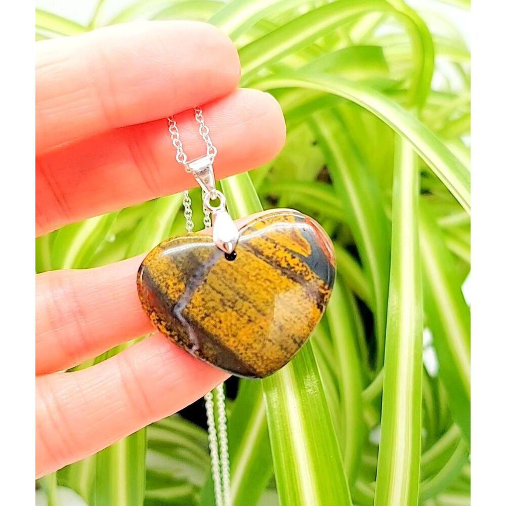 Tiger's Iron Necklace Natural Gemstone Heart Pendant Crystal Tiger Iron Stone